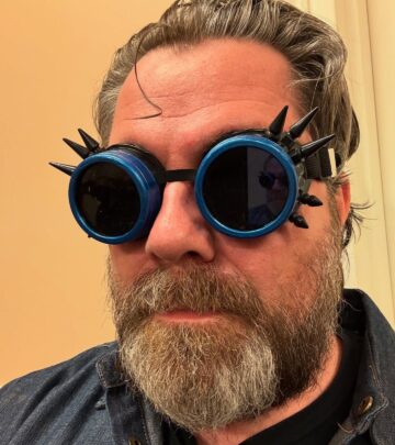 Roger Clark Embraces Steampunk Vibes At Comic Con
