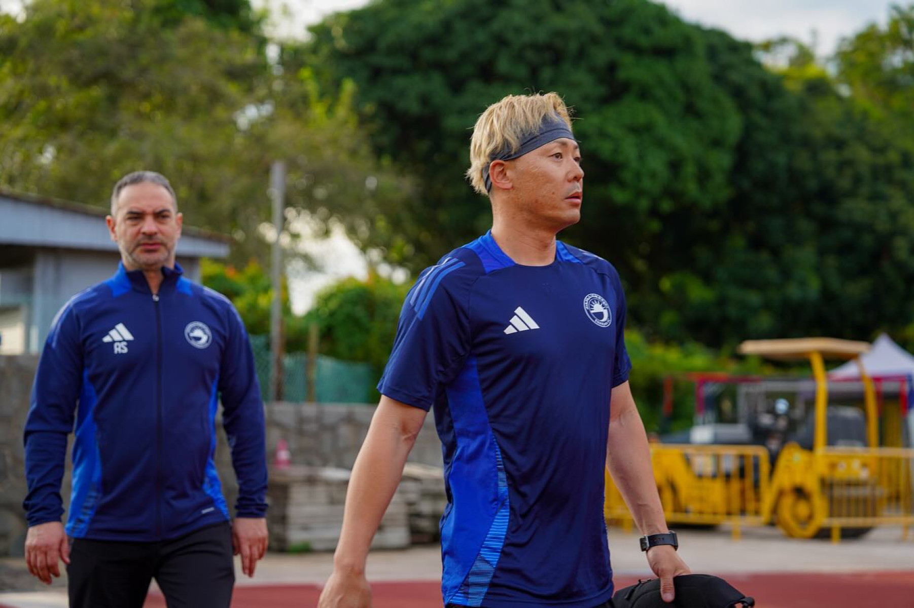 Ryo Asano’s Two-Minute Triumph in Singapore Sports therapist Ryo Asano shines with a two-minute game changer in Singapore's AFC stage.!
