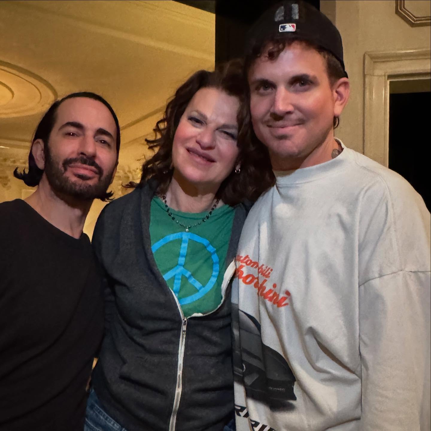 Sandra Bernhard Shines At Café Carlyle Celebrating stage art as Bernhard dazzles Café Carlyle with a dynamic live show tonight.