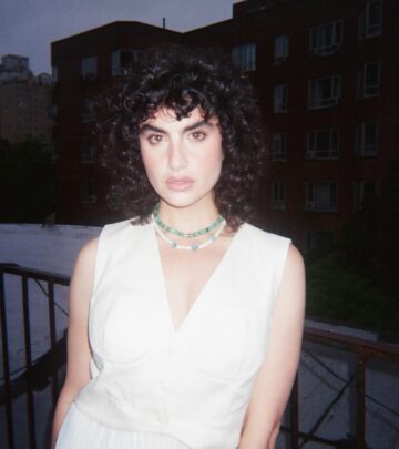 The actor makes a milestone event thanks to Sandro Paris embracing her newfound sisterhood.