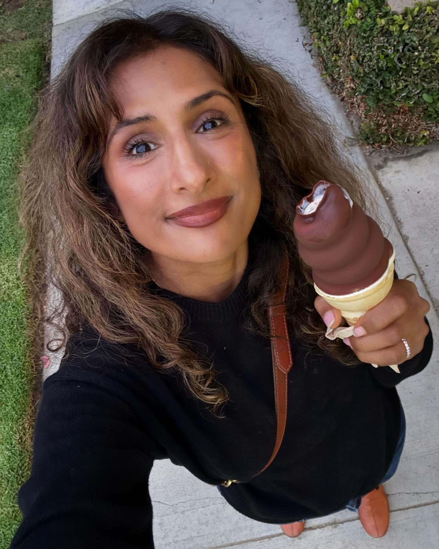Sarayu Blue Embraces Sweet Sunday Vibes Sarayu Blue captures spontaneous Sunday charm with playful ice cream delight and chic look