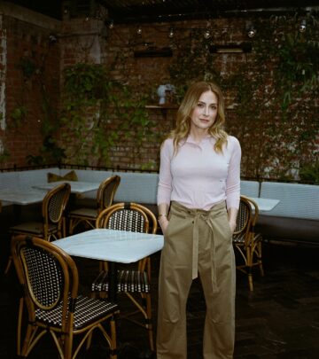 Sasha Alexander Embraces Spring Ease With Casual Style