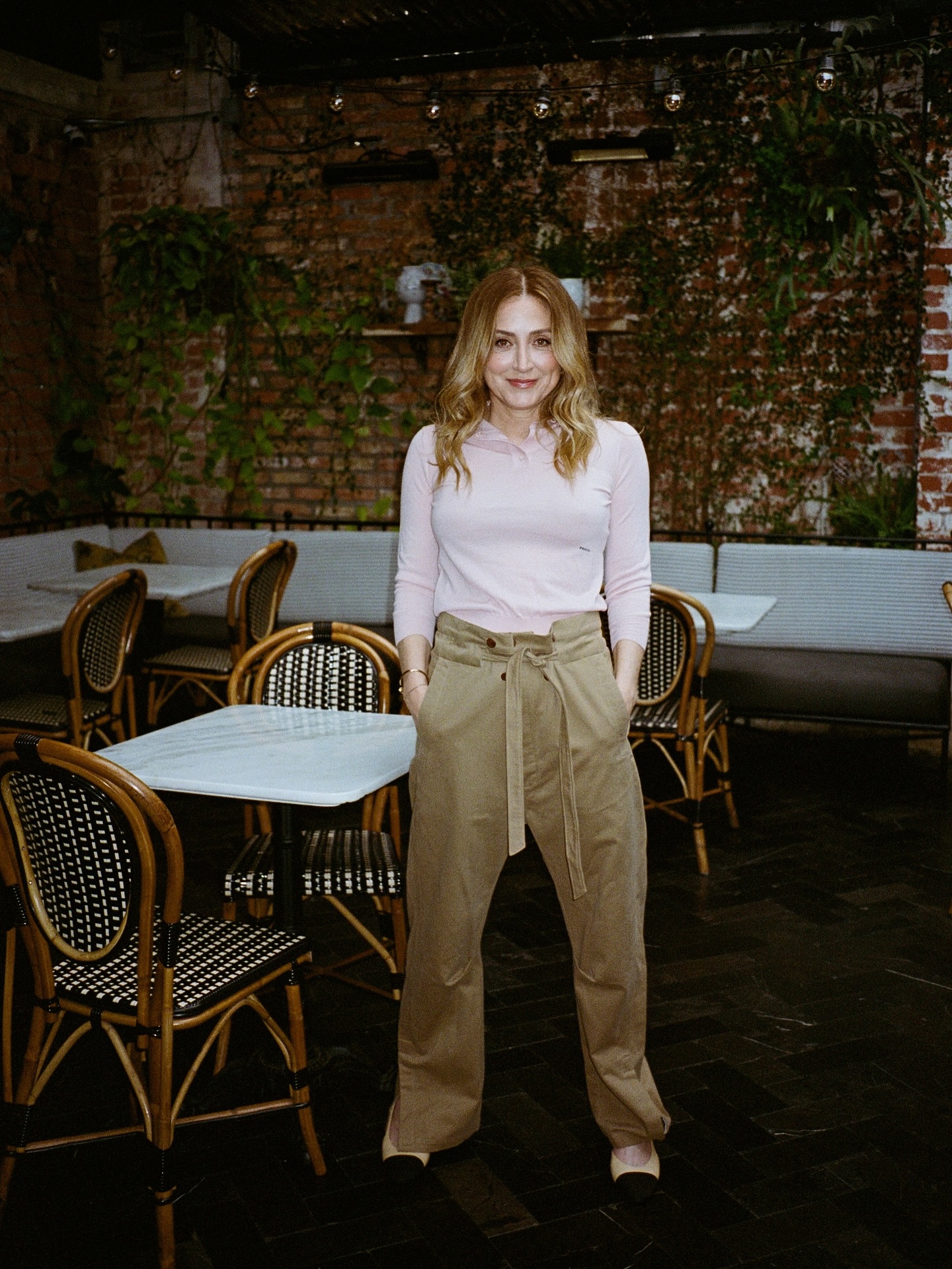 Sasha Alexander Embraces Spring Ease With Casual Style