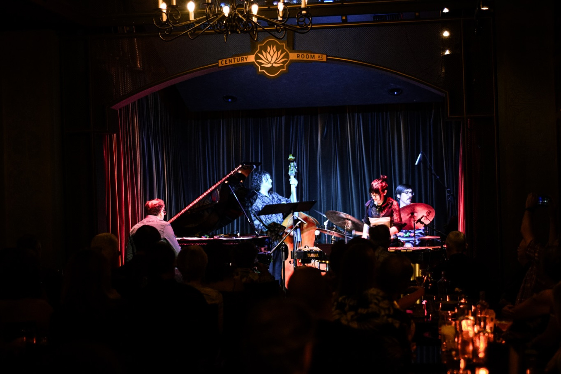 Sasha Berliner Quartet Performs Fantôme Live Vibrant performance by Sasha Berliner Quartet as they ignite energy with 'Fantôme' at show
