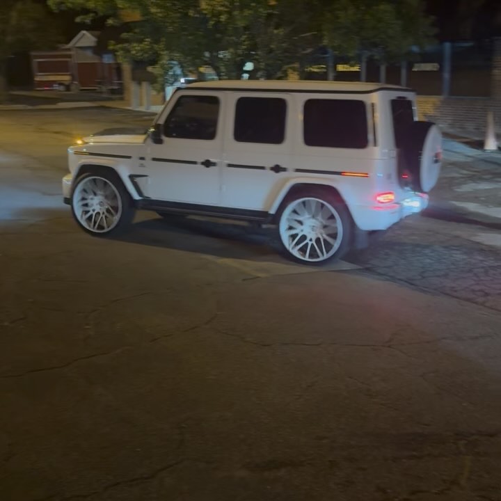 Sauce Walka Flexes In Raleigh With 100 Bags