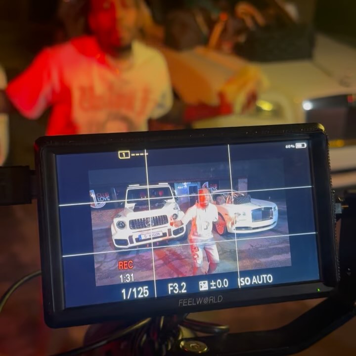Sauce Walka Flexes In Raleigh With 100 Bags