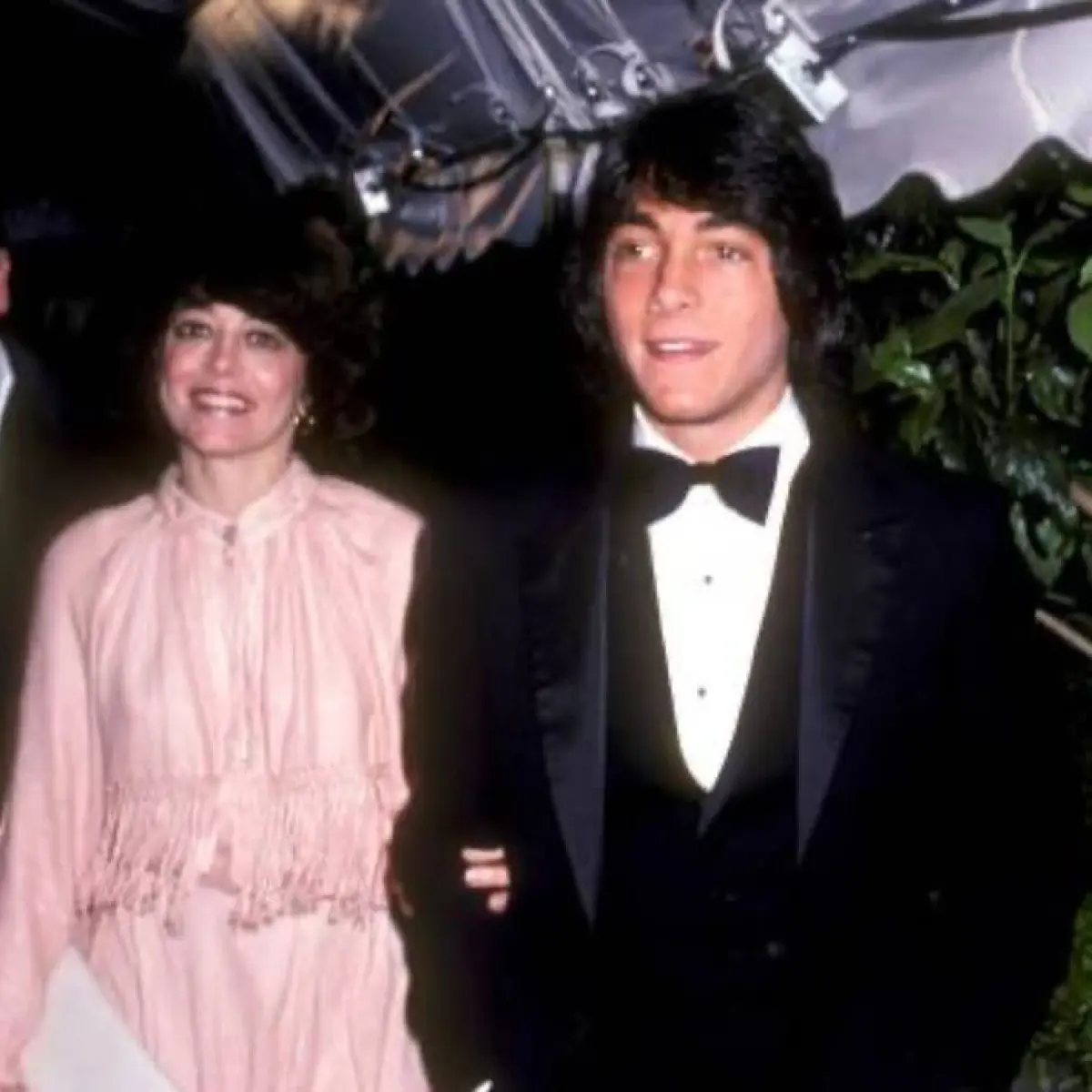 A heartfelt tribute as Scott Baio commemorates his mother Rose with loving remembrance!!