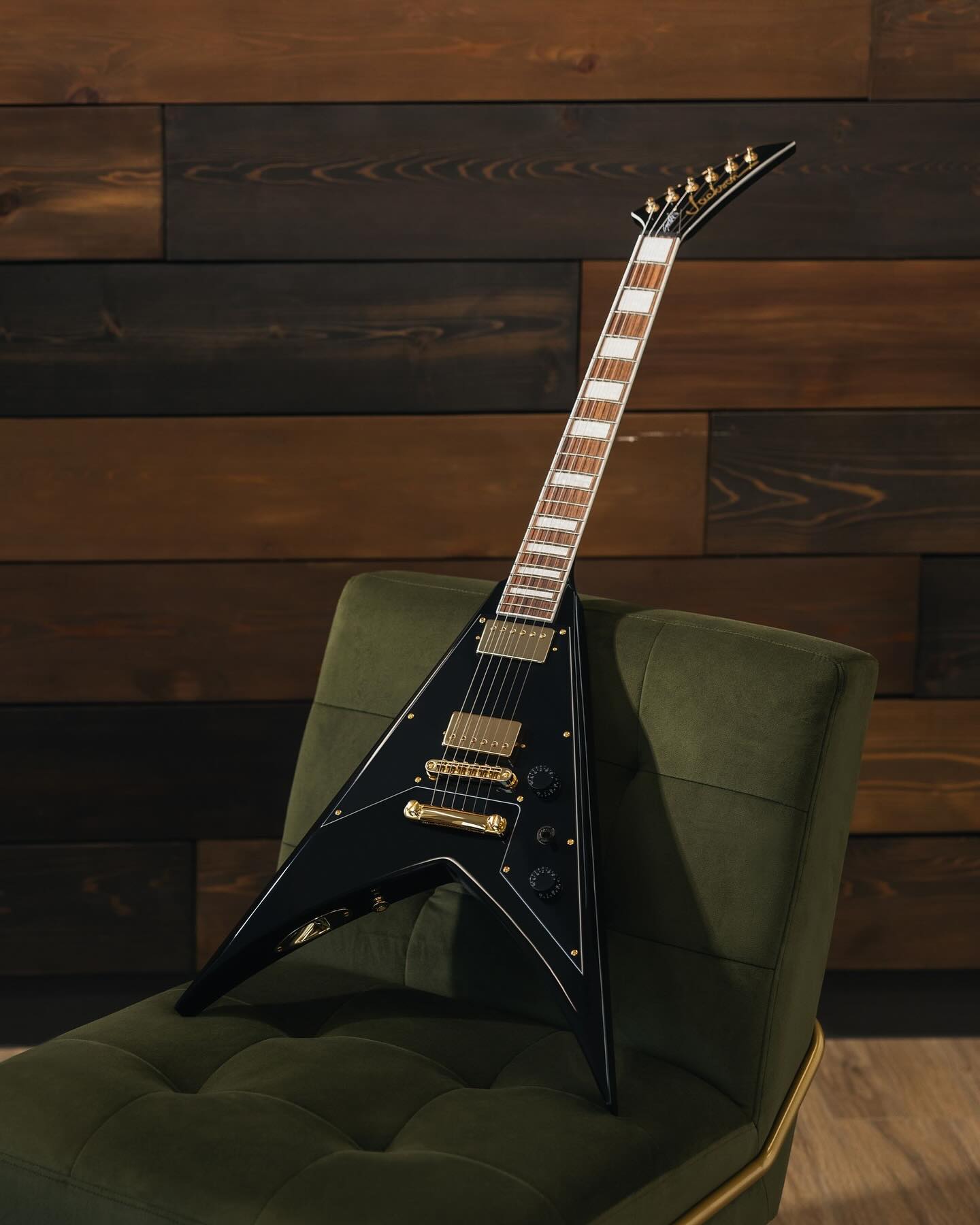 Scott Ian Unveils New Jackson King V Guitar