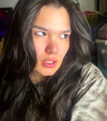 Madi De La Garza rocks the septum piercing revival, sparking vivid 2017 style flashbacks!!
