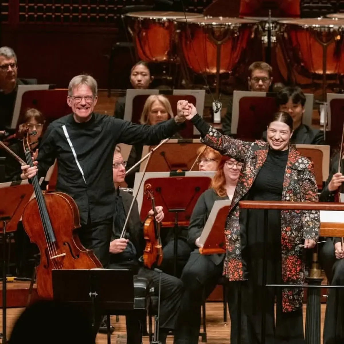 Stasevska premieres Anna Thorvaldsdottir’s new work with cellist Moser in SF Symphony Live