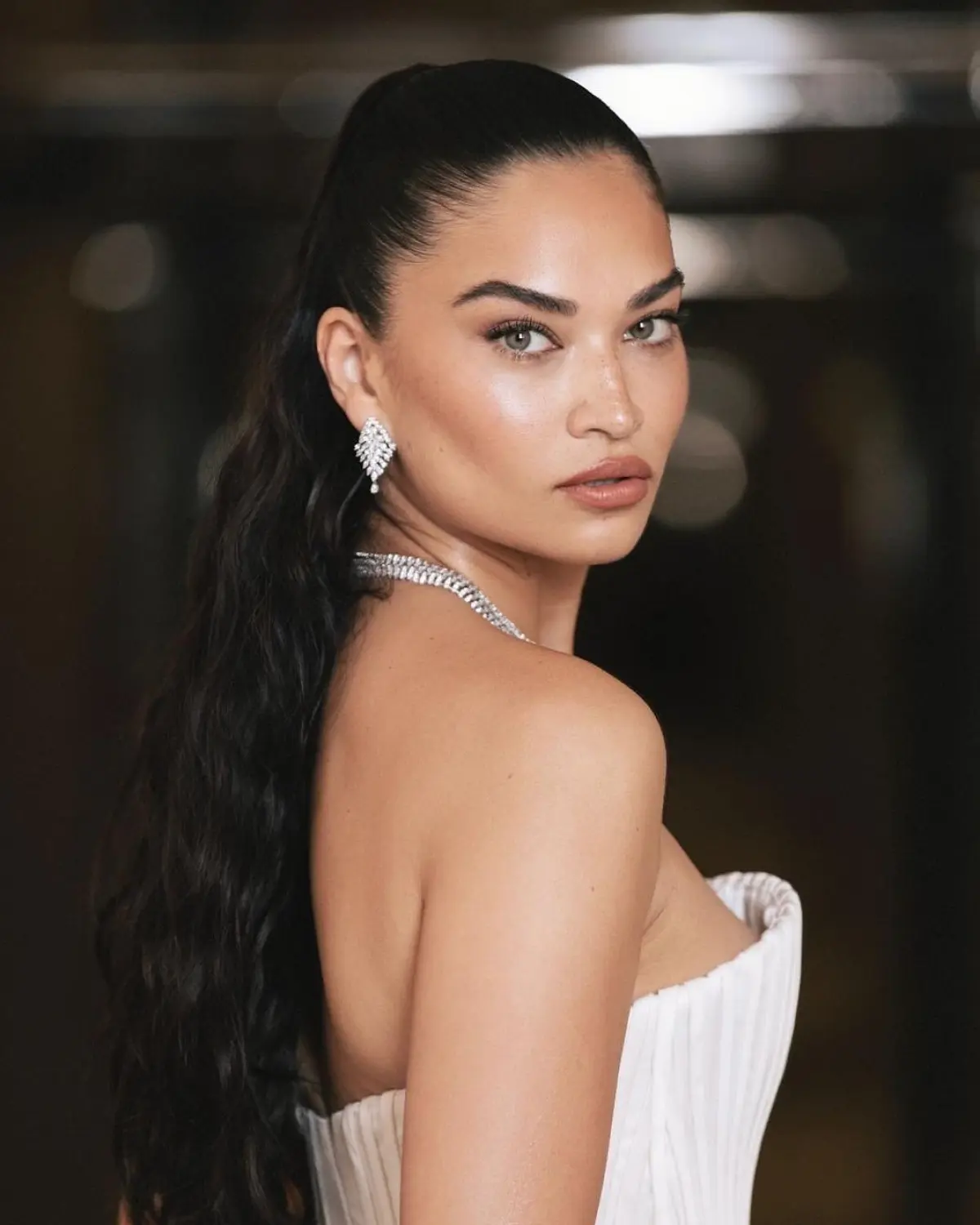 Shaninamshaik Steals Spotlight at Cannes Premiere Cannes allure: Shaninamshaik dazzles with Kelly McClain’s exquisite red carpet style now!