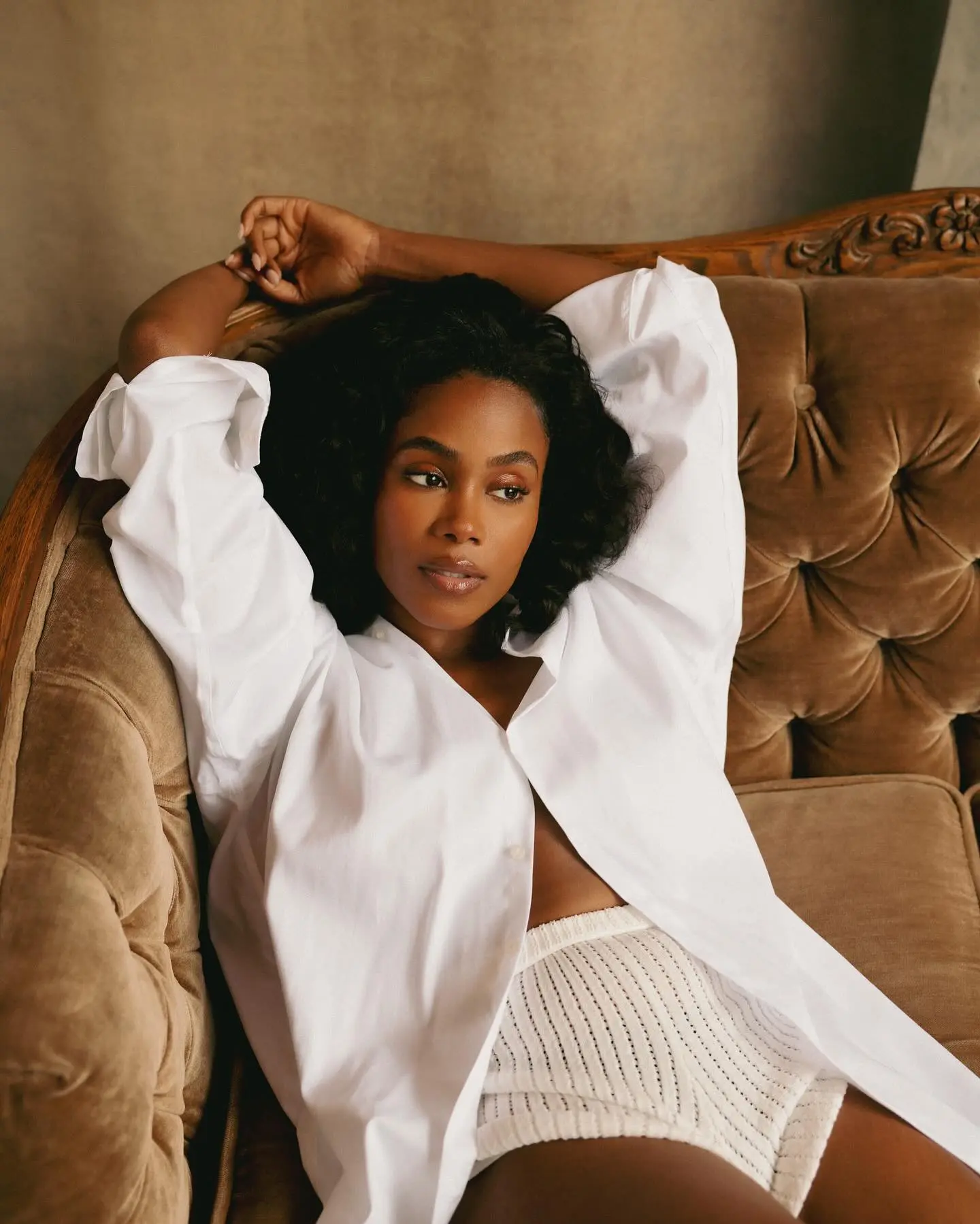 Shannon Thornton Chills With Ravie B & Quinton Jaxon Shannon Thornton and creative duo Ravie B and Quinton Jaxon chill in laid-back BTS snaps.
