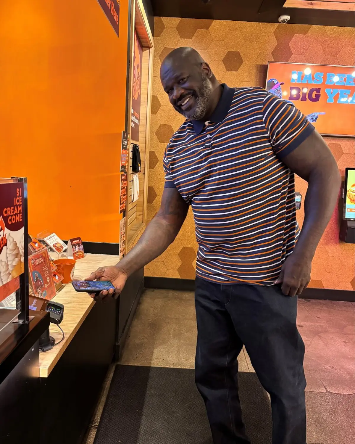 Bold move: Shaq scoops Ernie and Kenny Jet to keep Barkley at bay in #SandwichWars! ASAP!!