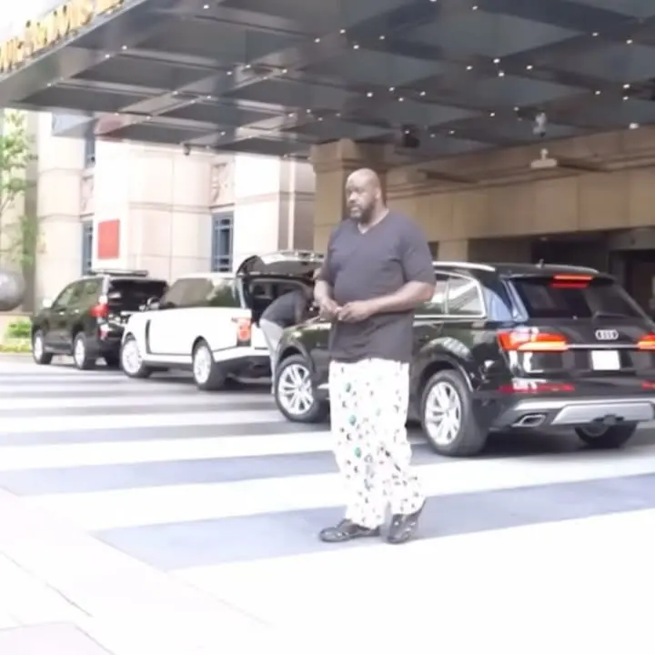 Shaq Surprises YouTuber With Cash Gift