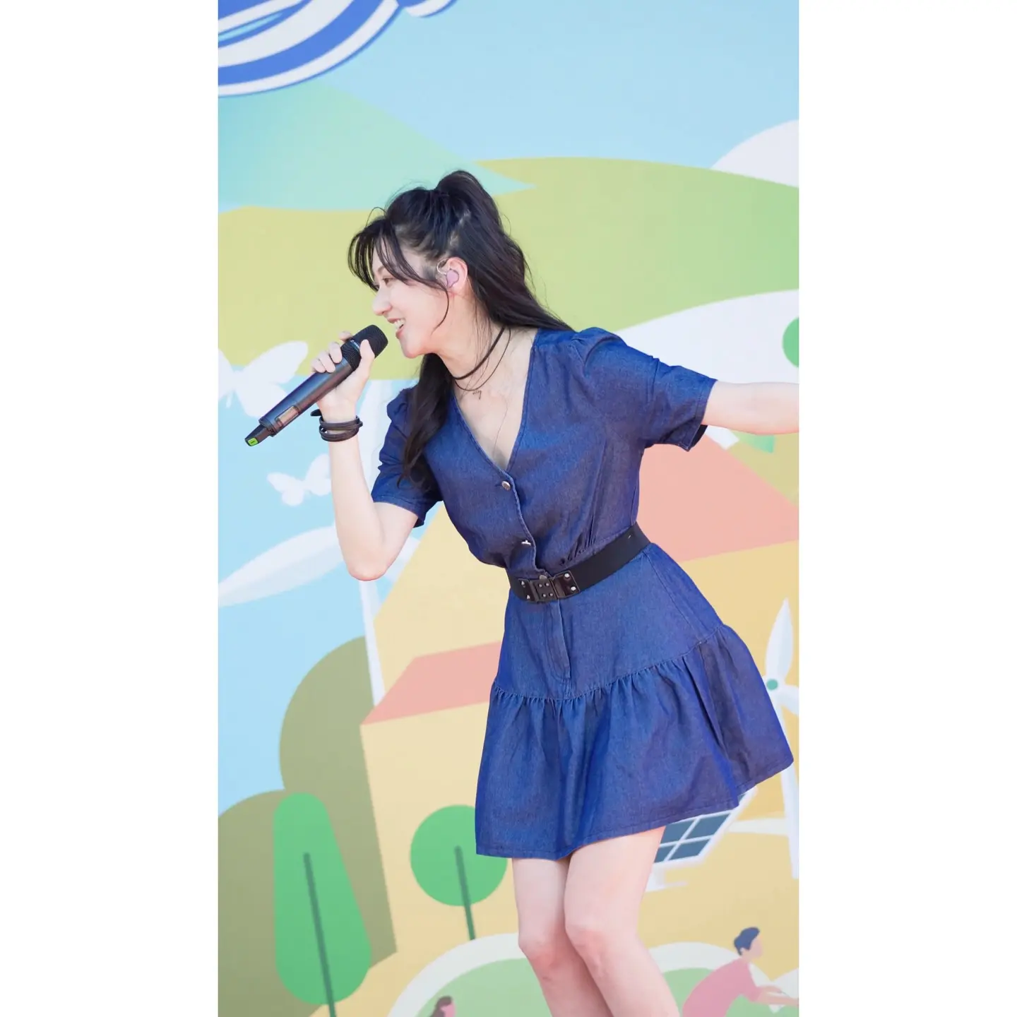 Shara Illuminates Air Quality Achievement Event Shara charms with live tunes under sunny skies, uplifting hopes for fresh, clear air today