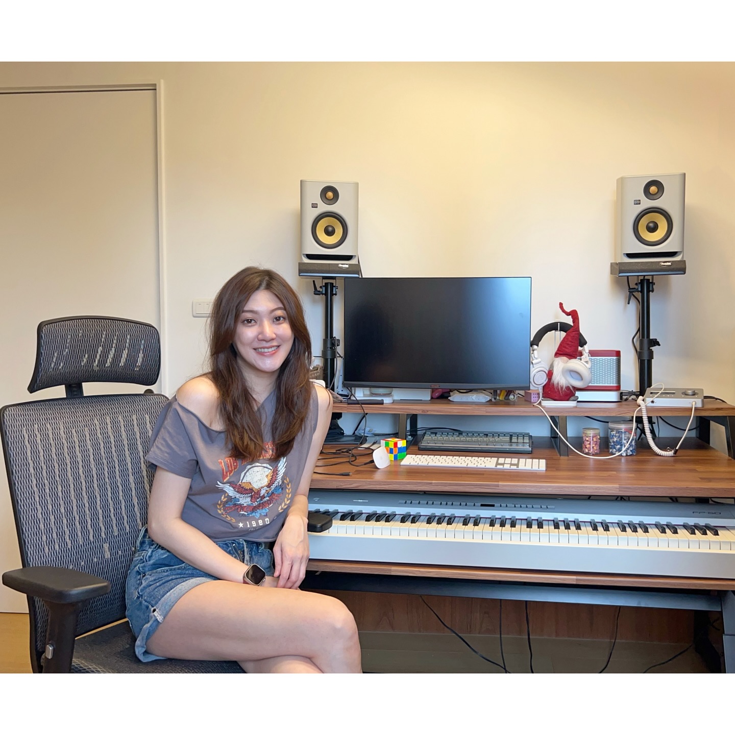 Shara Lin Unveils Her Home Studio Ahead of “Evelyn” Release