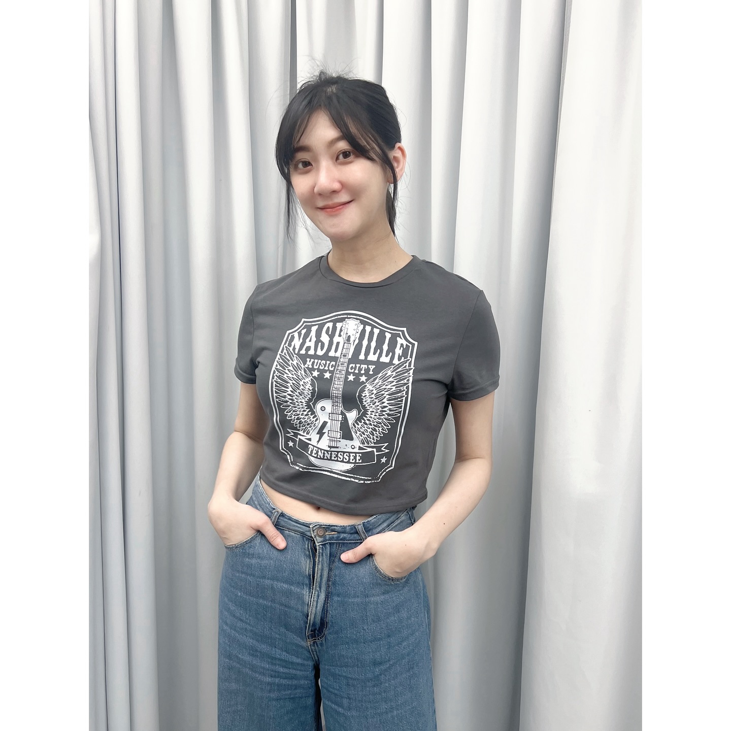 Shara Unveils New Single Evelyn Singer Shara dazzles fans live with her brand-new single 'Evelyn' in a vibrant performance.