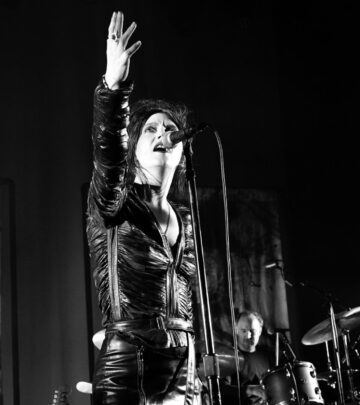Sharon Van Etten Engages Fans On Tour