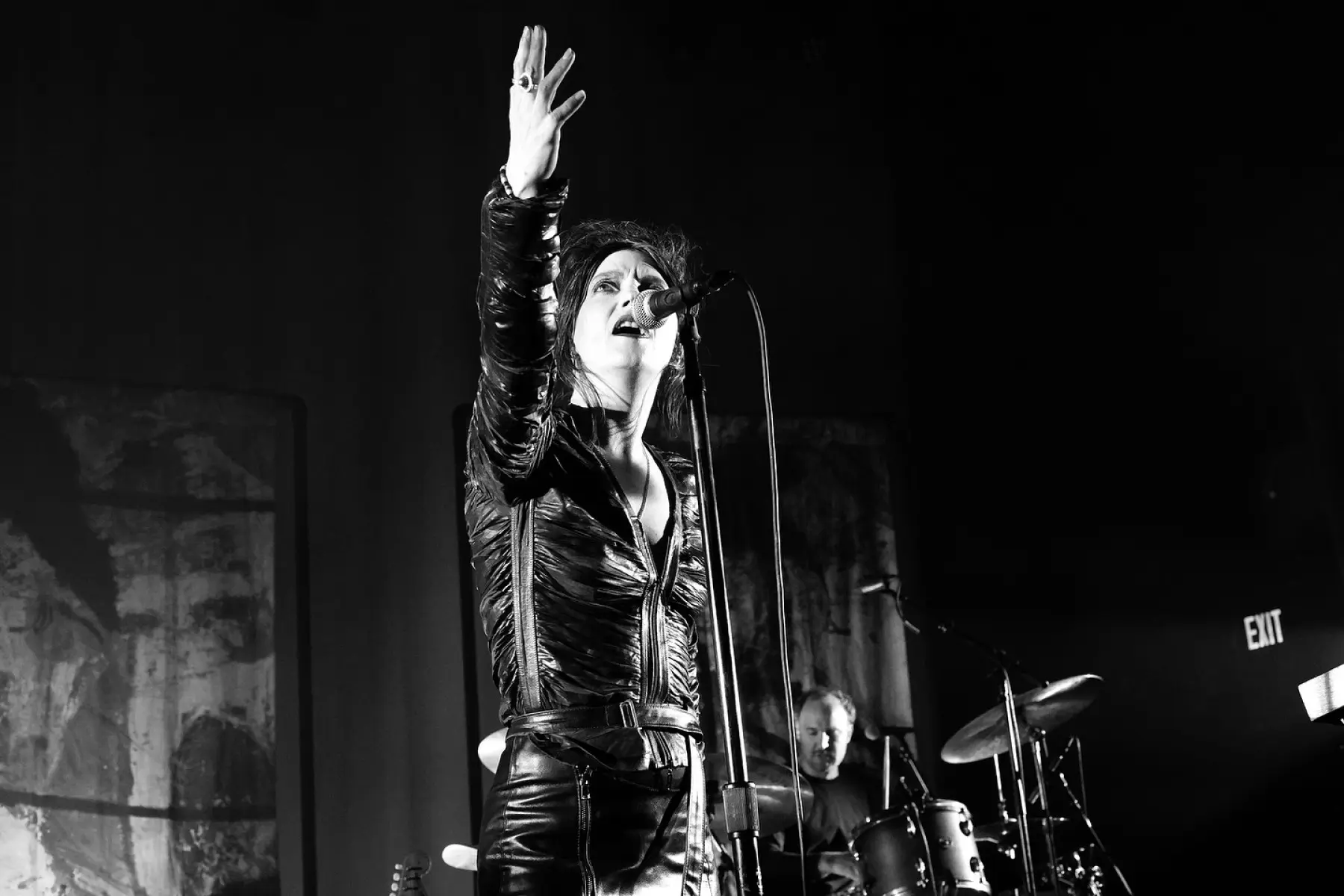 Sharon Van Etten Engages Fans On Tour Artist connects with fans in live concerts, fueling deep, heartfelt North American tours.