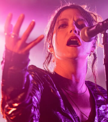 Seattle shakes with unity as Sharon Van Etten’s moving show sparks community care & love!!