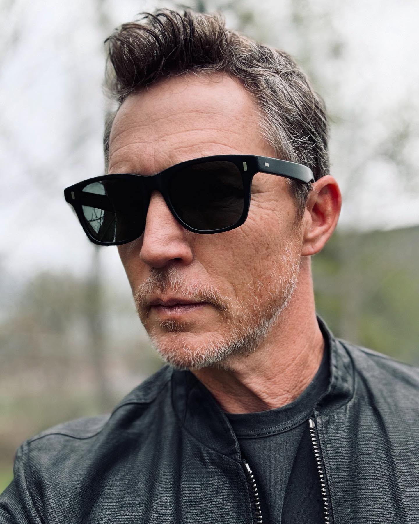 Shawn Hatosy Exudes Diva Charm Despite Menu Mishap