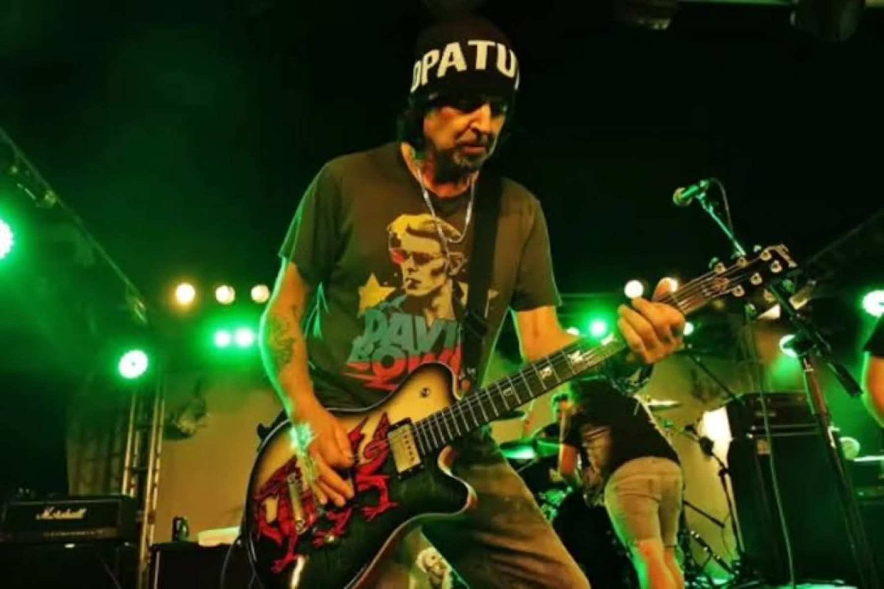 Legendary guitarist Slash sends birthday wishes to fellow rock icon Phil Campbell - RockOn