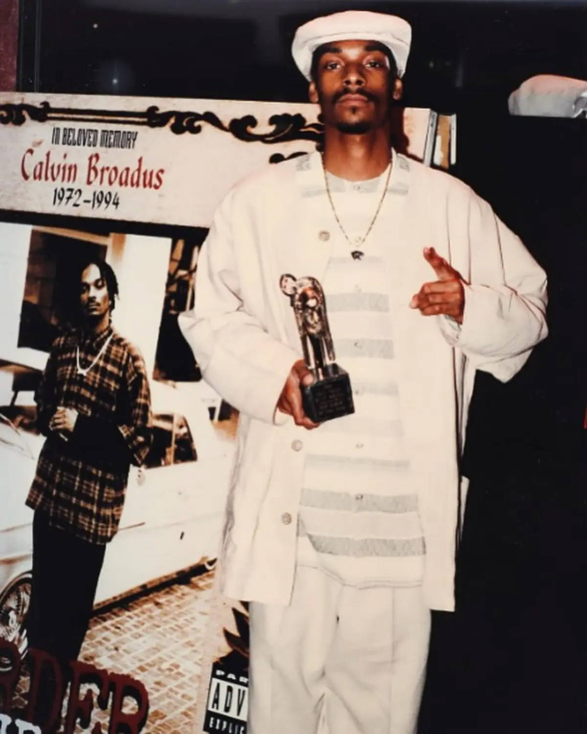 Vintage Snoop Dogg steals the spotlight at 1995 Soul Train awards with timeless style - O!