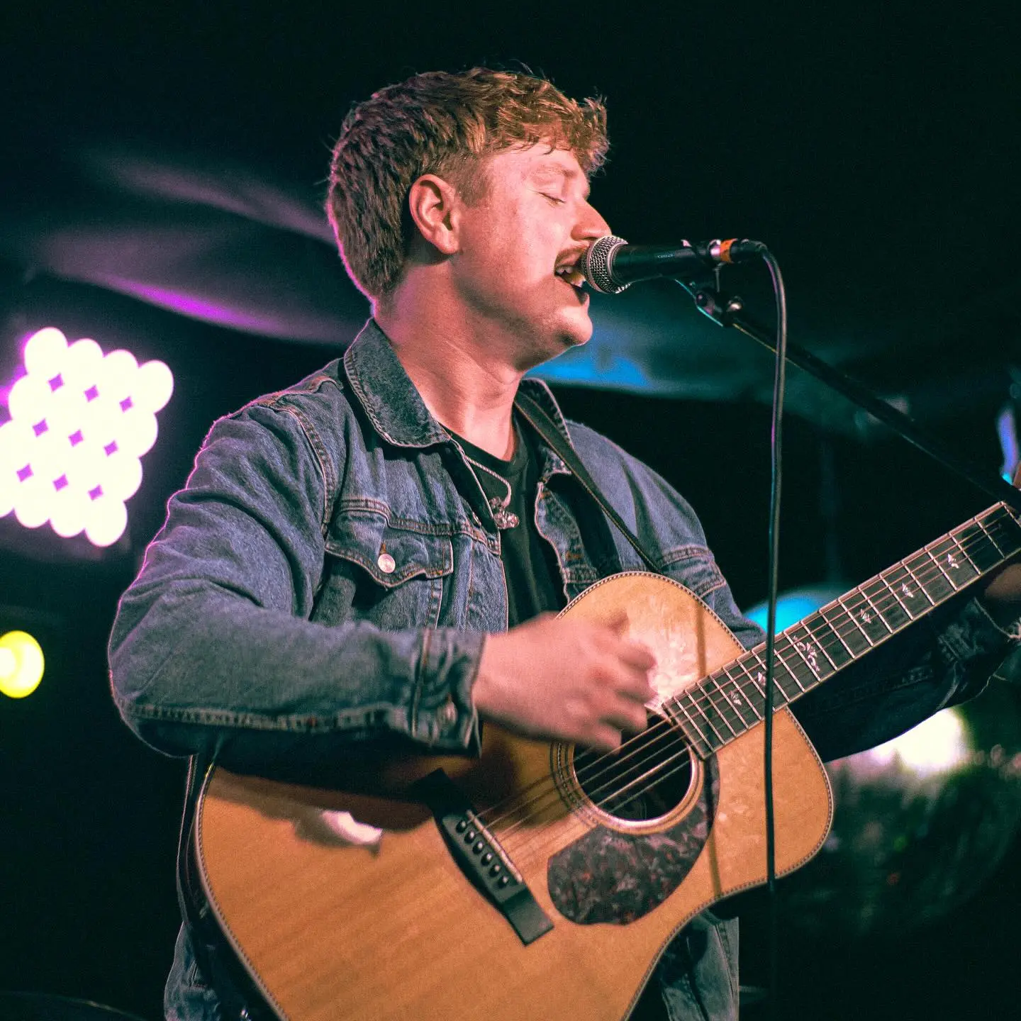 Sonny Tennet Lights Up Brighton on Tour Night Three