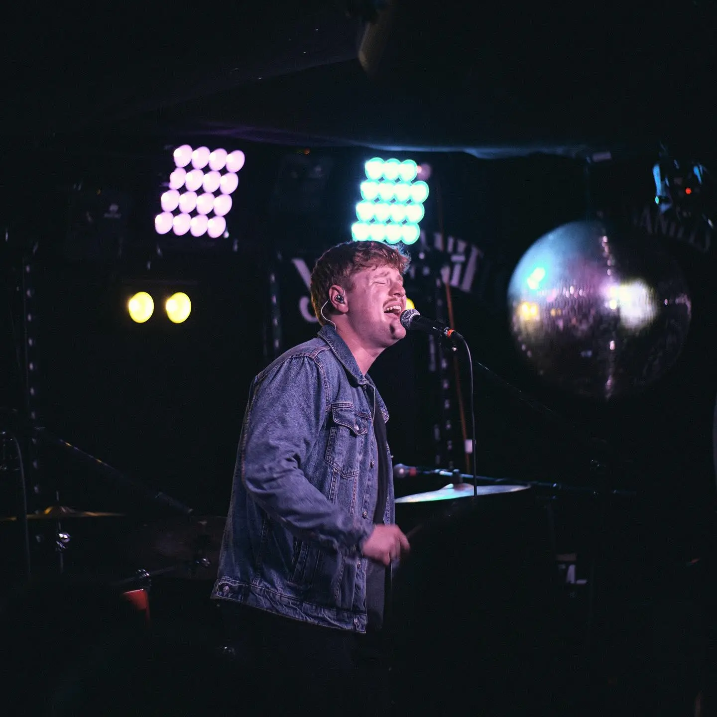 Sonny Tennet Lights Up Brighton on Tour Night Three