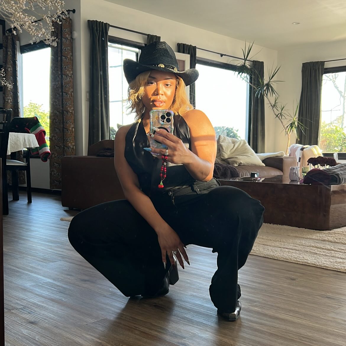 Spring Renewal: Candace Maxwell Embraces Season’s Fresh Vibes