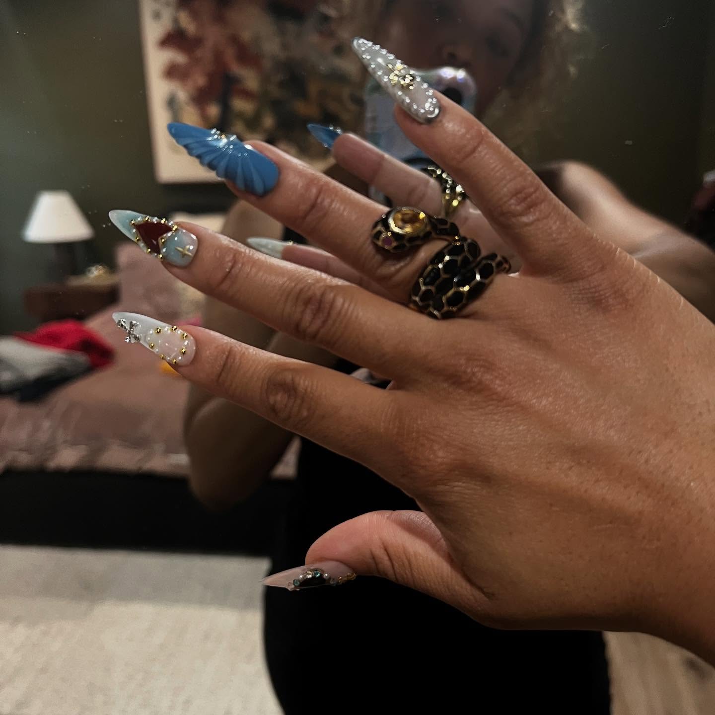 Spring Renewal: Candace Maxwell Embraces Season’s Fresh Vibes
