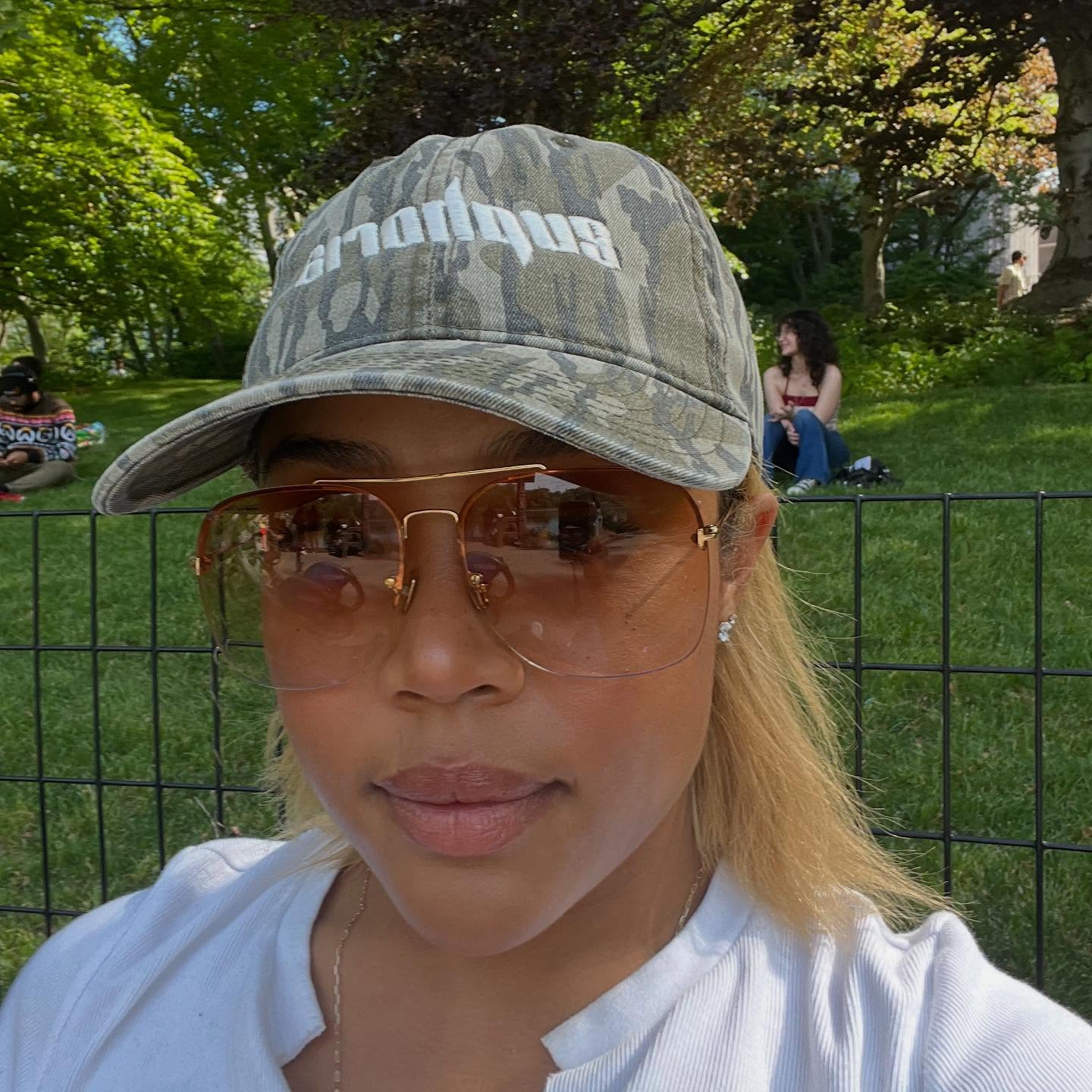 Spring Renewal: Candace Maxwell Embraces Season’s Fresh Vibes