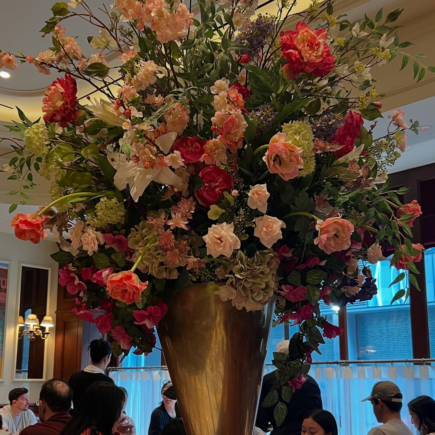 Spring Renewal: Candace Maxwell Embraces Season’s Fresh Vibes