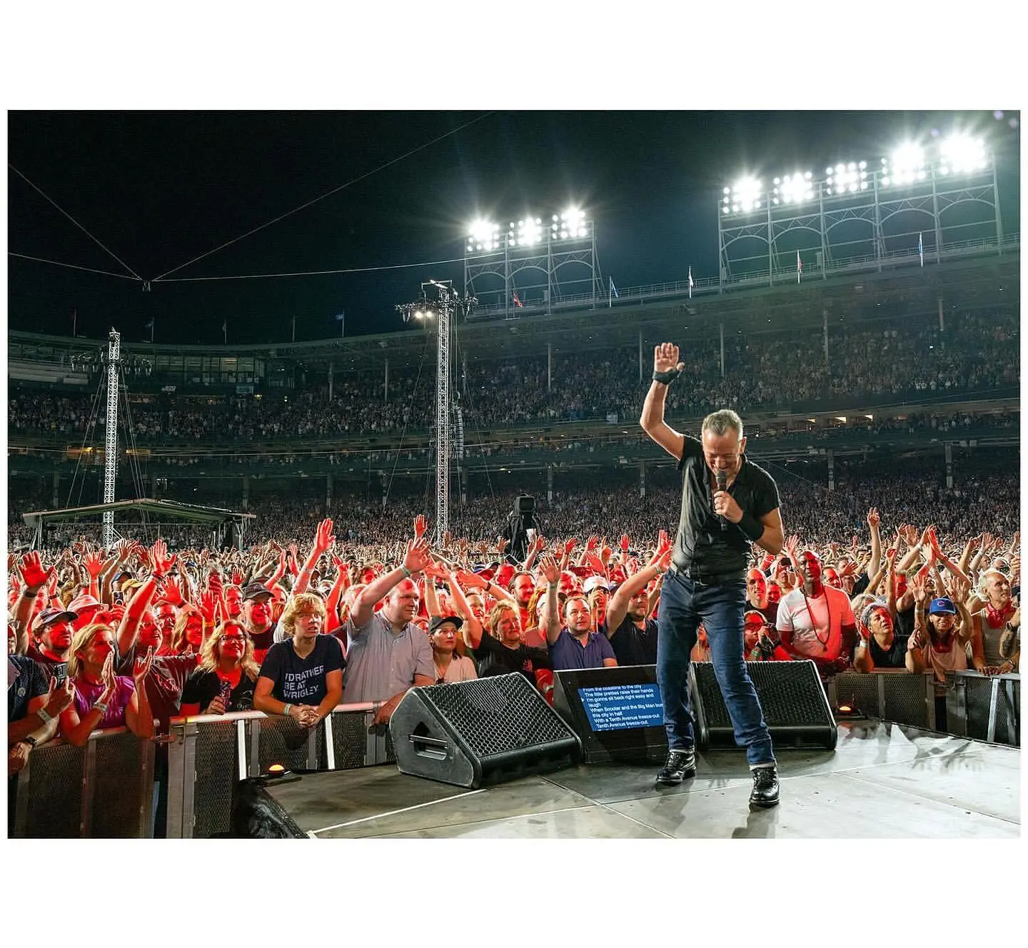 An electrifying start in Manchester as Bruce calls for unity and dissent against tyranny!!