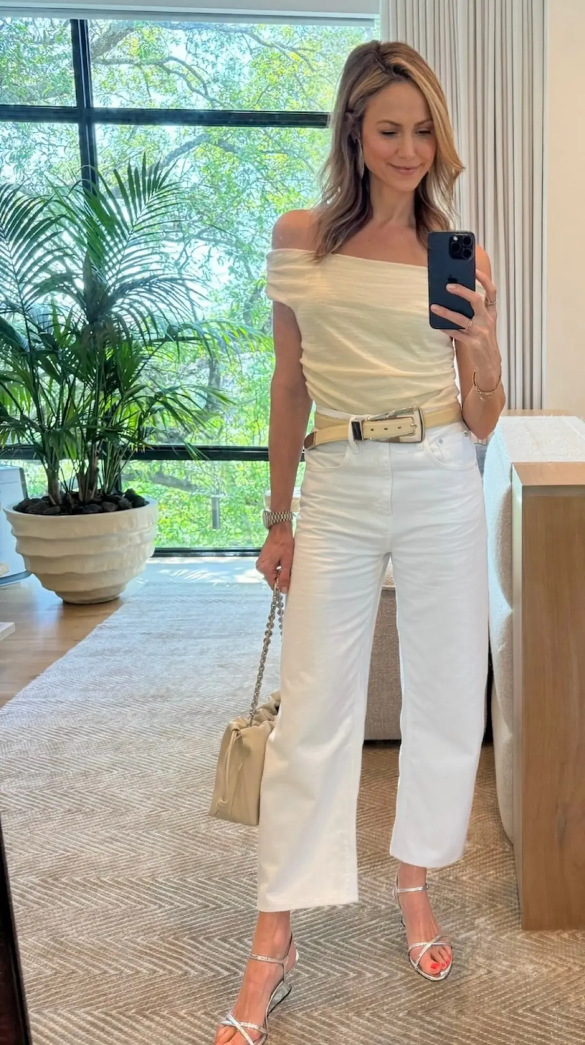 Stacy Keibler Celebrates Spring Activities Stacy Keibler invites fans to share their favorite spring pastimes as the season blossoms!
