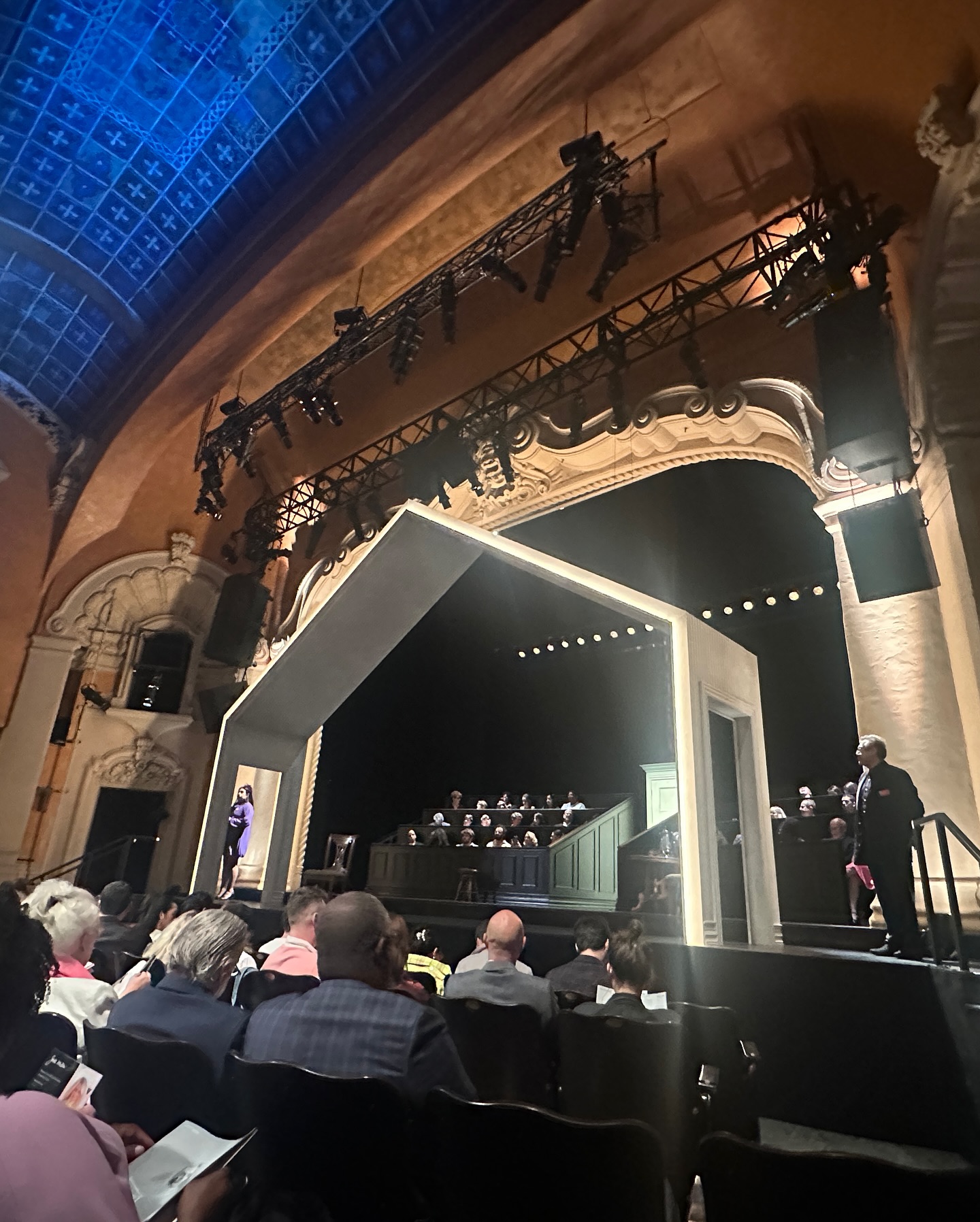 Stage Stars Shine: A Night Of Unforgettable Performances