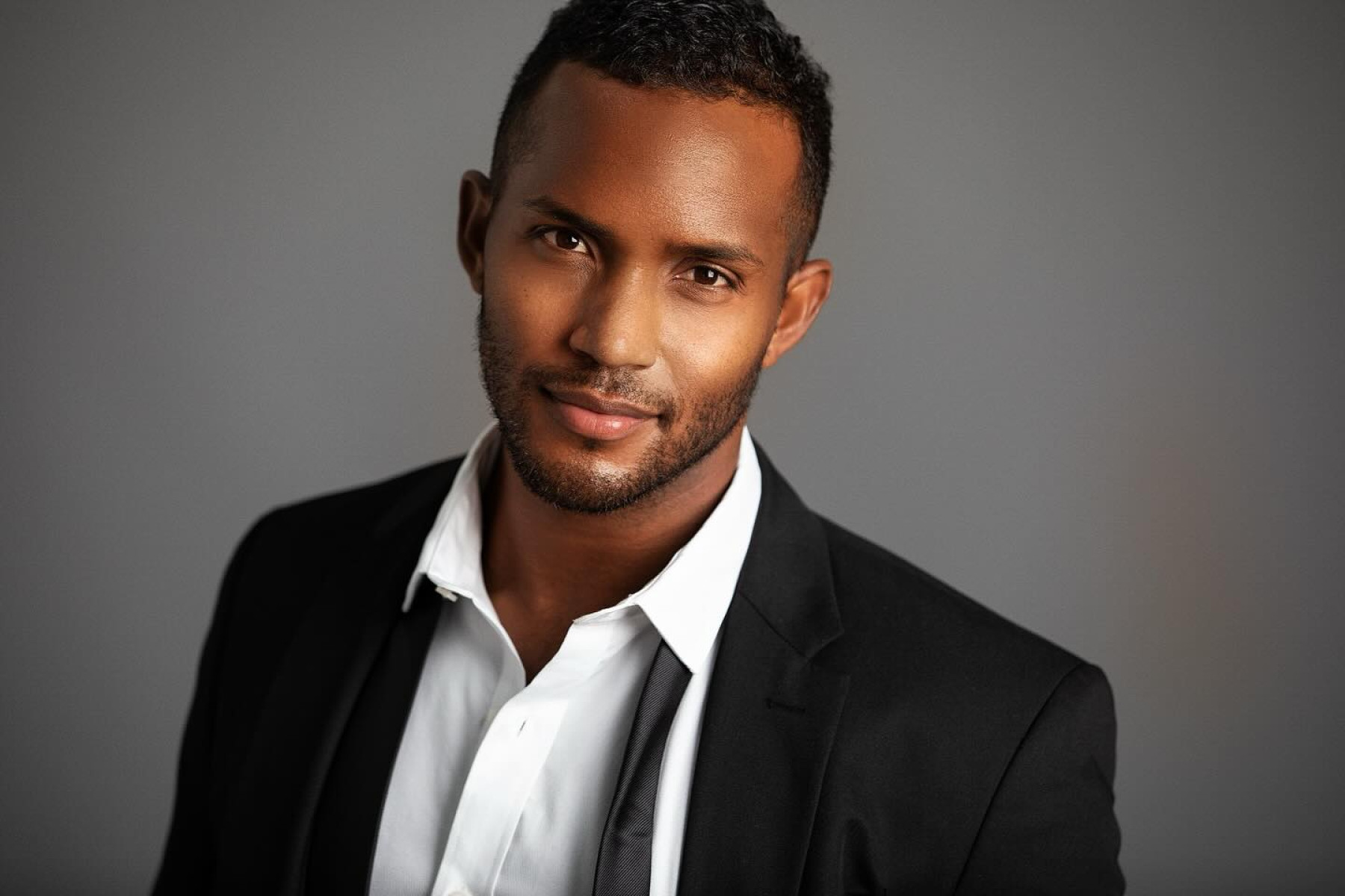 Celebrity Sterling Sulieman captivates fans with a stunning image and vibrant post & More!