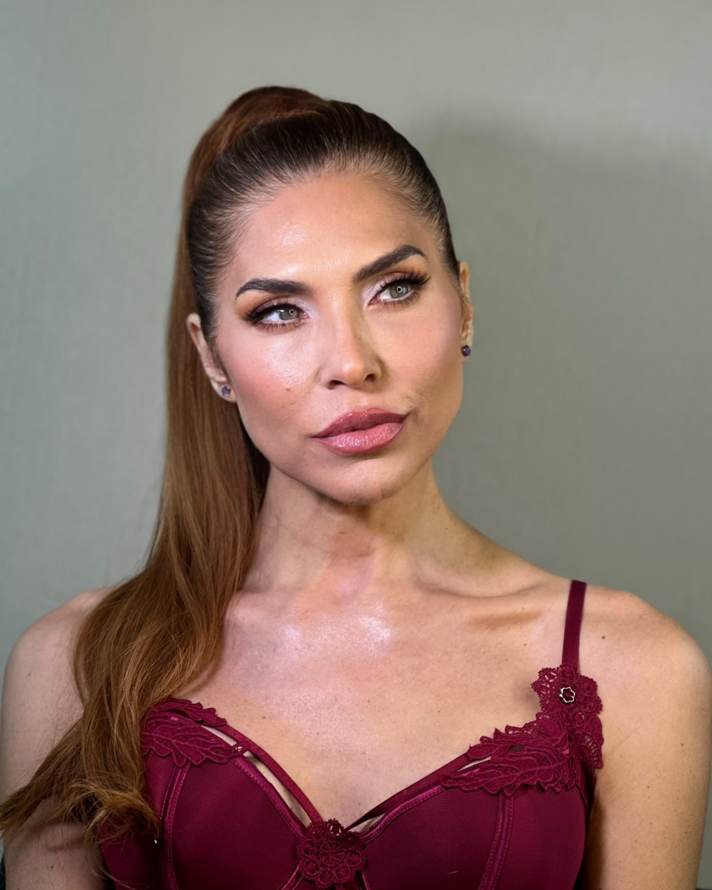 Stunning Makeup And Hair Styling Captivates Fans
