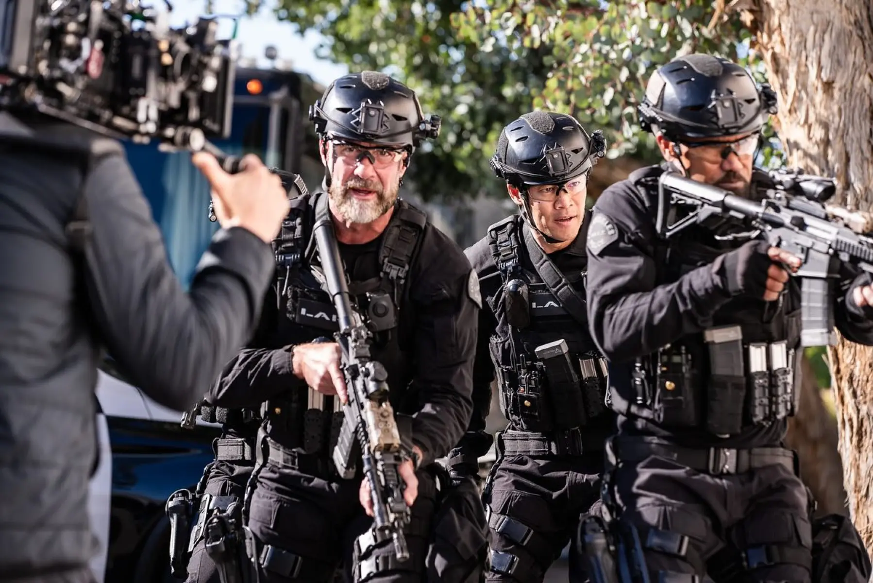 SWAT’s extended finale this Friday packs explosive action with star Jay Harrington on CBS!!