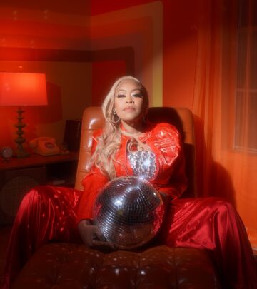 Disco-era glamour meets music: Tanya Nolan’s all-red look glitters and teases new tracks!