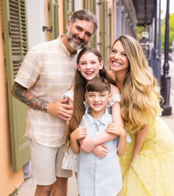 Ex WWE athlete turned photographer spotlights warming snapshots of motherhood in bloom