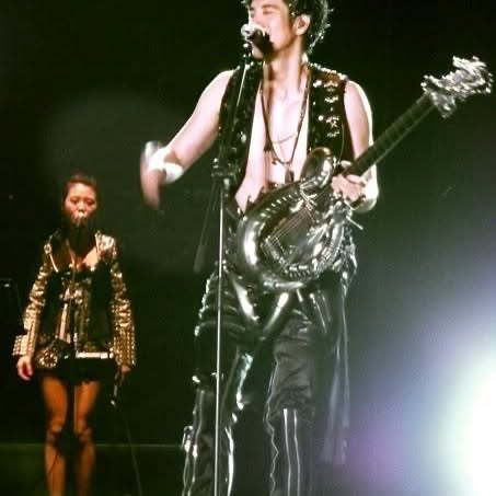 Tay Kewei Celebrates Wang Leehom’s Birthday