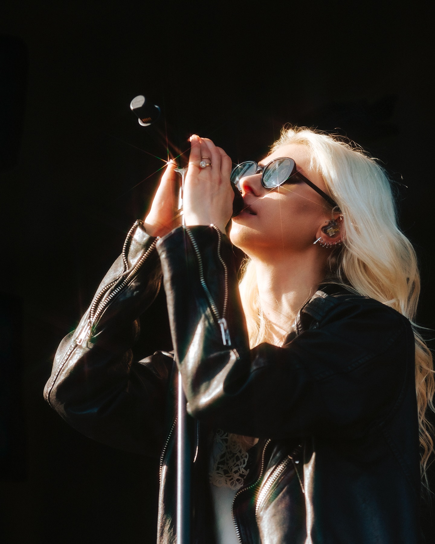 Taylor Momsen’s Haunting Visual With The Pretty Reckless