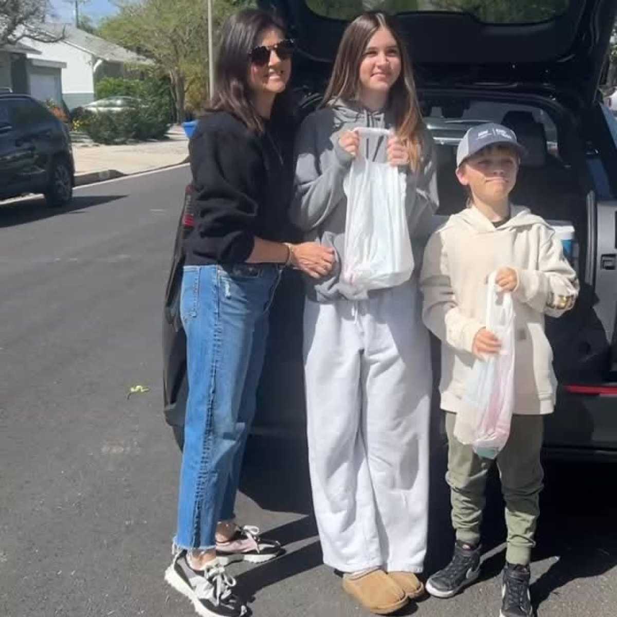 Tiffani Thiessen Champions Meals on Wheels Mission Inspiring community service as Tiffani connects with seniors to support life-saving meals.