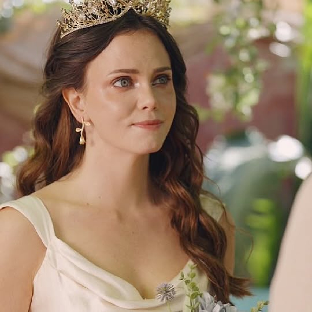 Tiffany inspires with 'Alpha Princess' stills, urging us to trust time and transform trials.