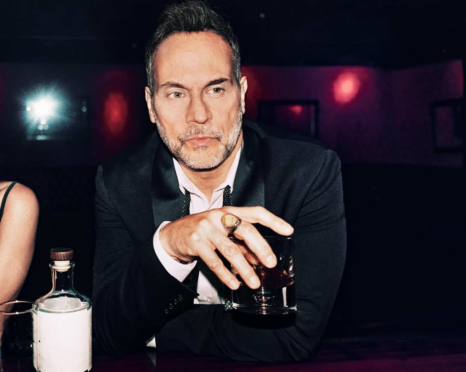 Todd Stashwick: Capturing The Art Of The Shoot Insightful behind-the-scenes glimpse capturing actor Todd Stashwick’s dynamic shoot energy