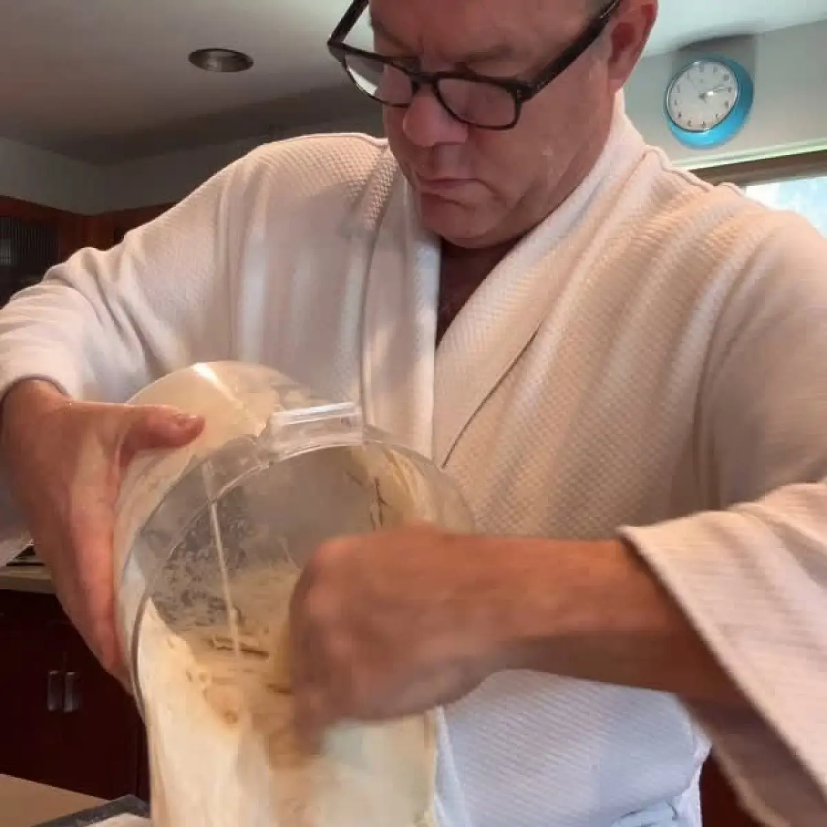 Tom Papa delivers a heartfelt Mother’s Day post, uniting fans and honoring all moms today.