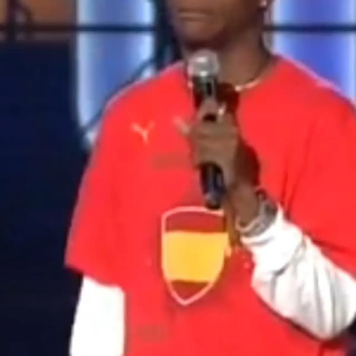 Comedian Tommy Davidson finds humor in holiday mail scenes and quirky public moments alike.