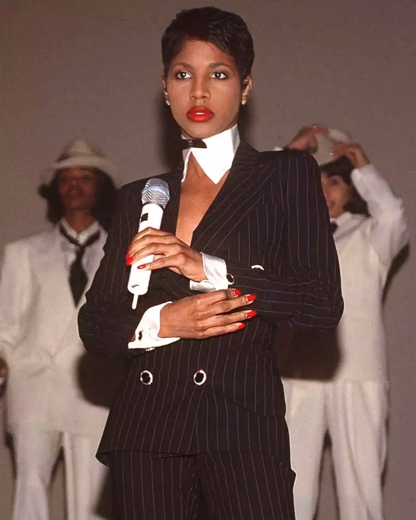 Retro vibes from a '97 glimpse capture Toni Braxton’s iconic style and unforgettable era!!