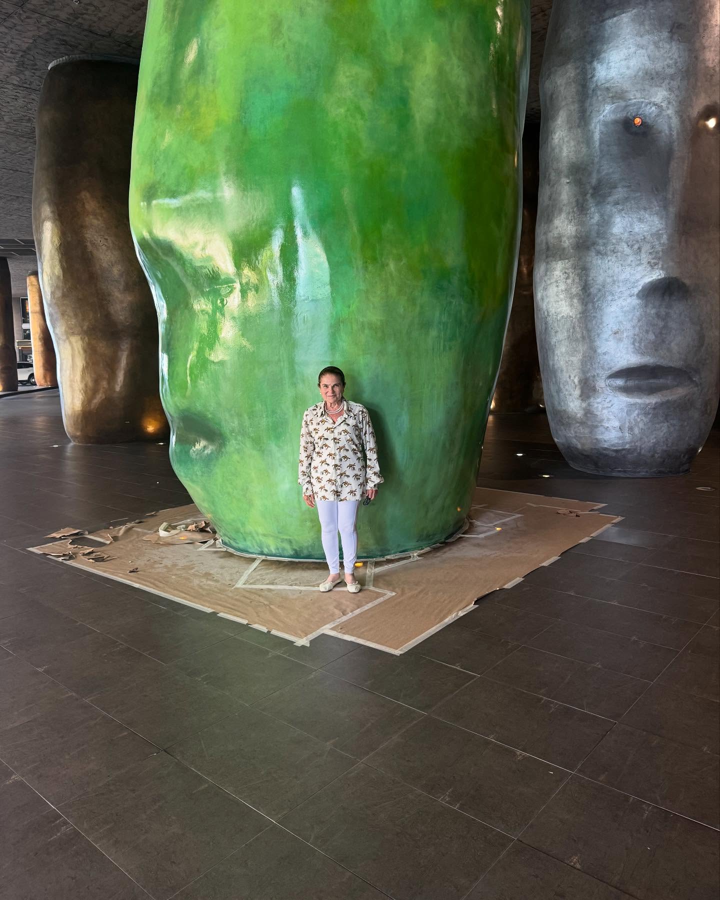 Tovah Feldshuh Embraces Iconic W Hotel Oasis At W Hotel, Tovah Feldshuh reveals a captivating scene: Moai with a 250ft Infiniti pool.!!